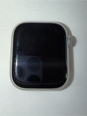 Apple Watch Series 8 41mm • 32.0GB • Silver
Aluminum White S/M - Used